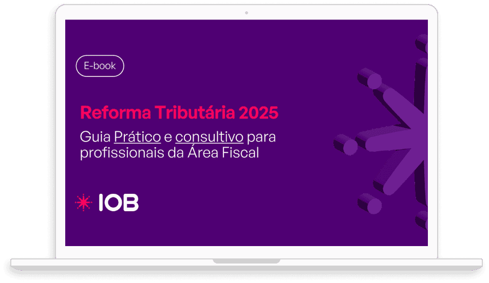 Monitor de notebook com a capa do Guia Reforma Tributária 2025 IOB 