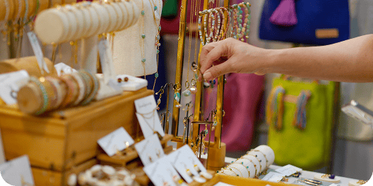 Mostruário de peças em loja de acessórios